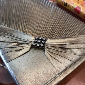 🔴SOLD!! Gold Lamé Shldr Bag w/Bow & Rhinestones